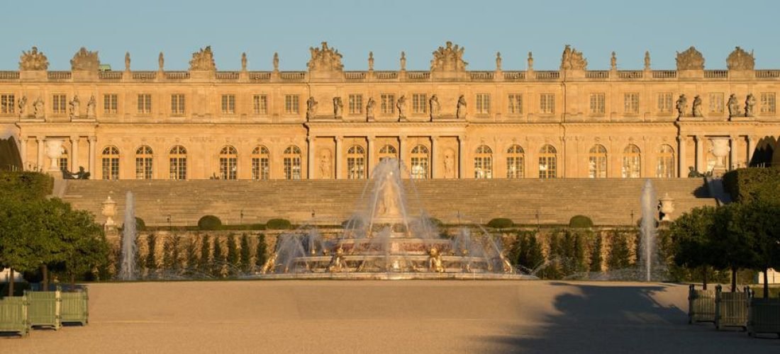 how long does it take to tour versailles